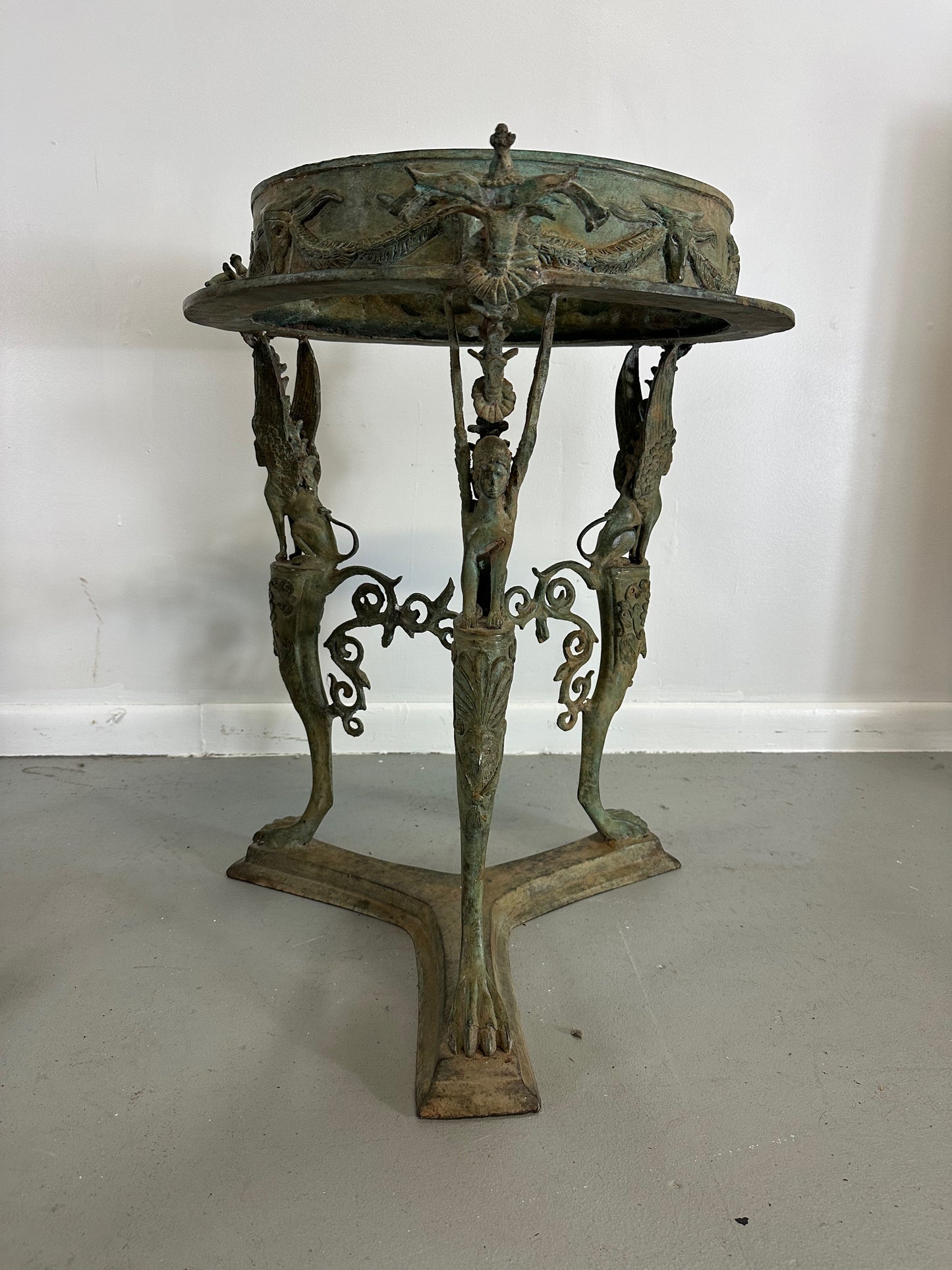 Pair Pompeiian Grand Tour Bronze Gueridon Tables, tripod legs with pawed feet