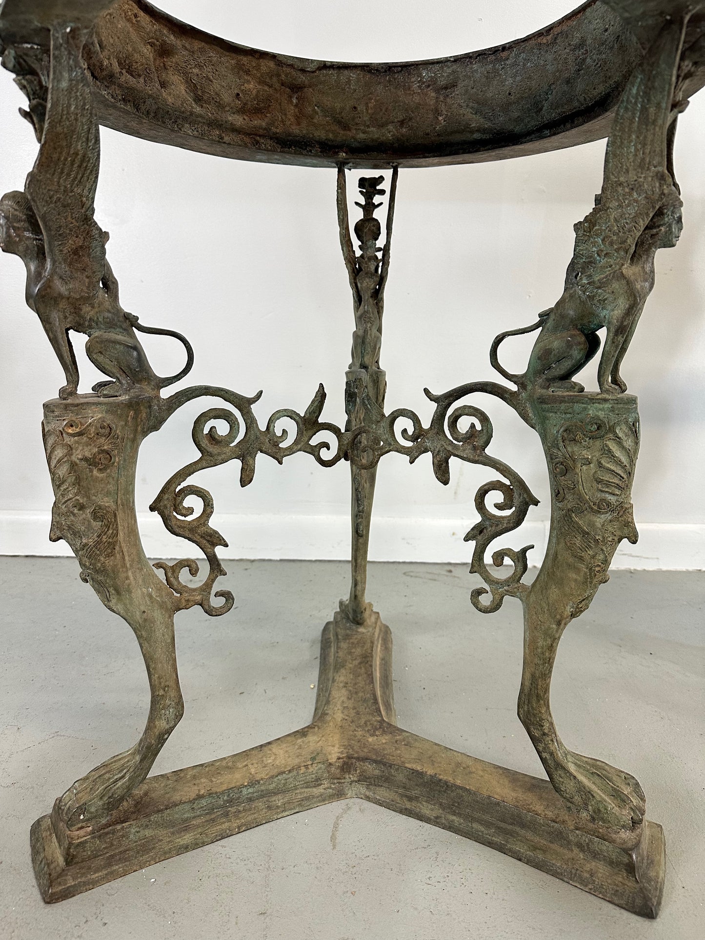 Pair Pompeiian Grand Tour Bronze Gueridon Tables, tripod legs with pawed feet