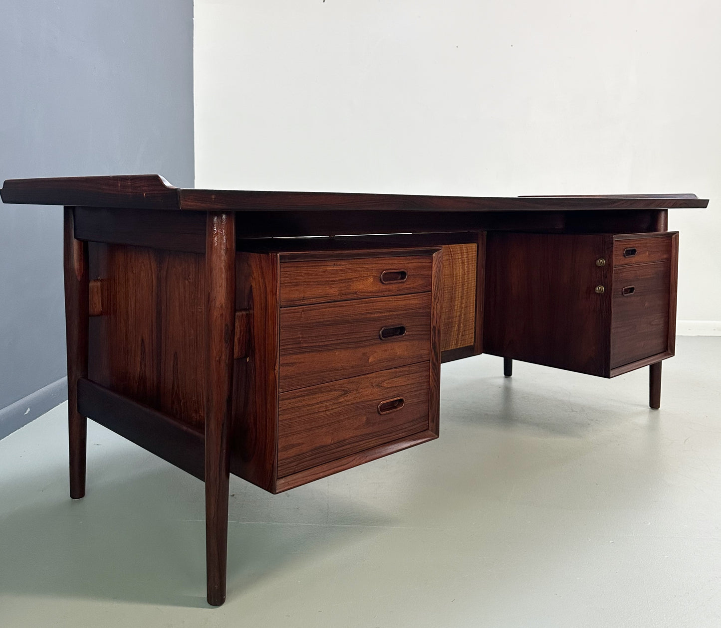 Arne Vodder Rosewood Executive Desk 207 for Sibast, Denmark, 1960s