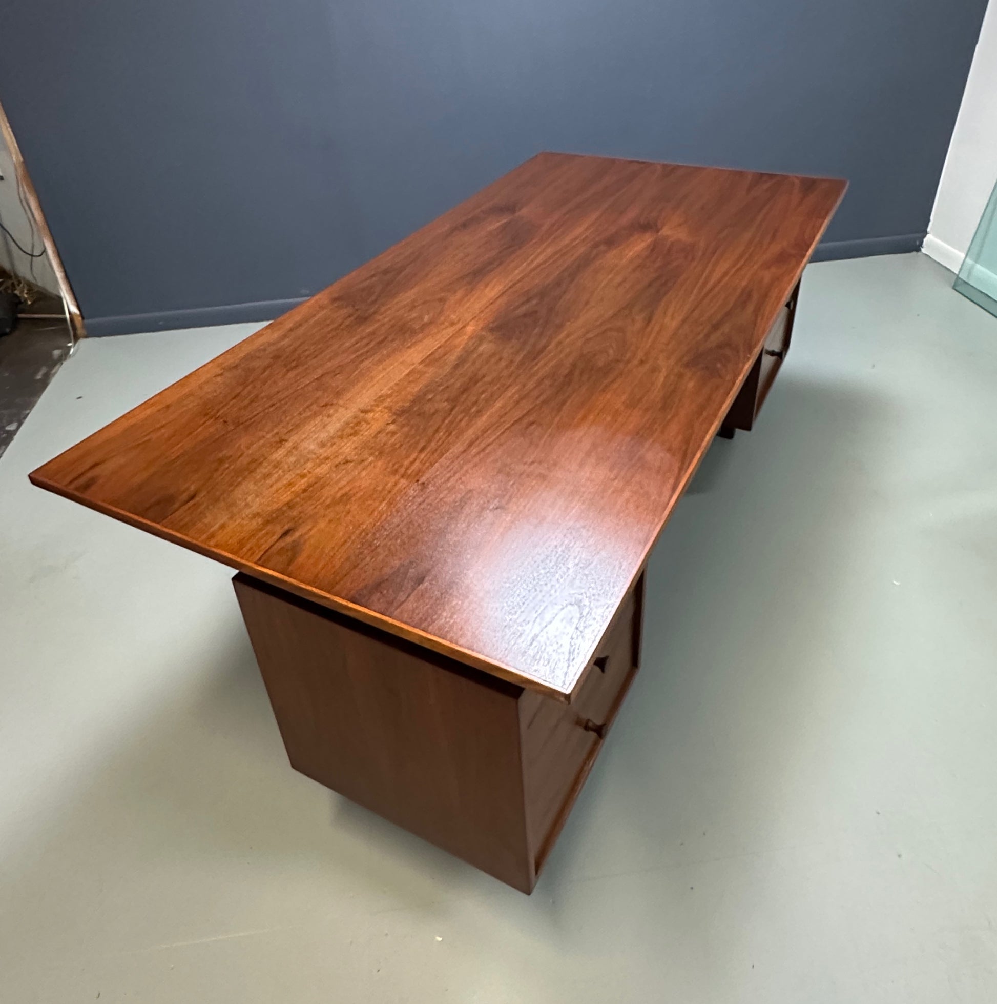 Richard Artschwager Walnut Double Pedestal Executive Desk, Mid-20th Century