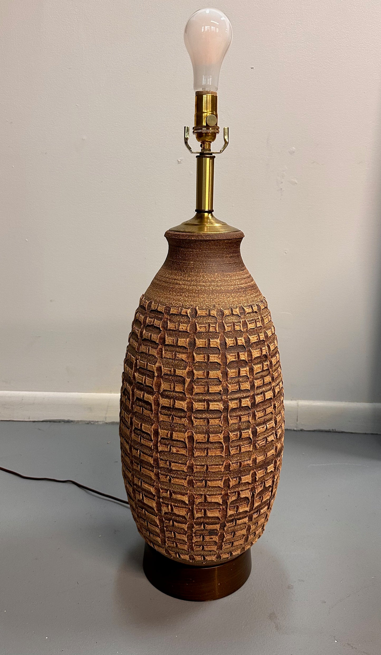 SOLD – Ceramic Table Lamp by California Potter Bob Kinzie Mid Century