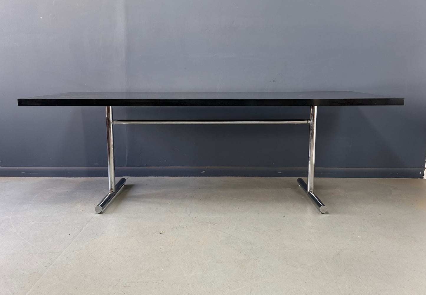 Mid-Century Modern "Omega" table designed by Hans Eichenberger for Stendig