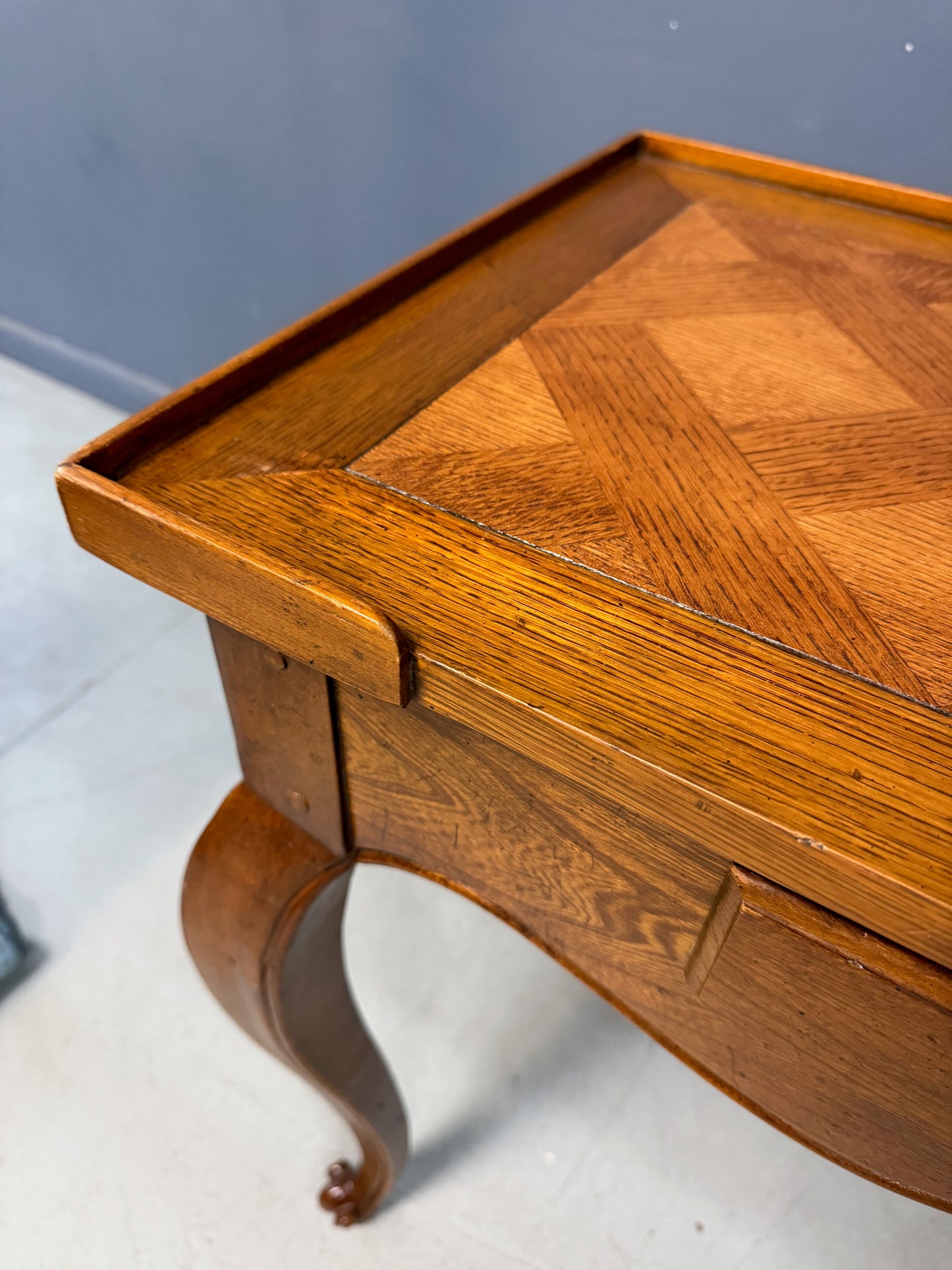 Baker Furniture French Provincial Console Table with Parquetry Inlaid Top 1980s