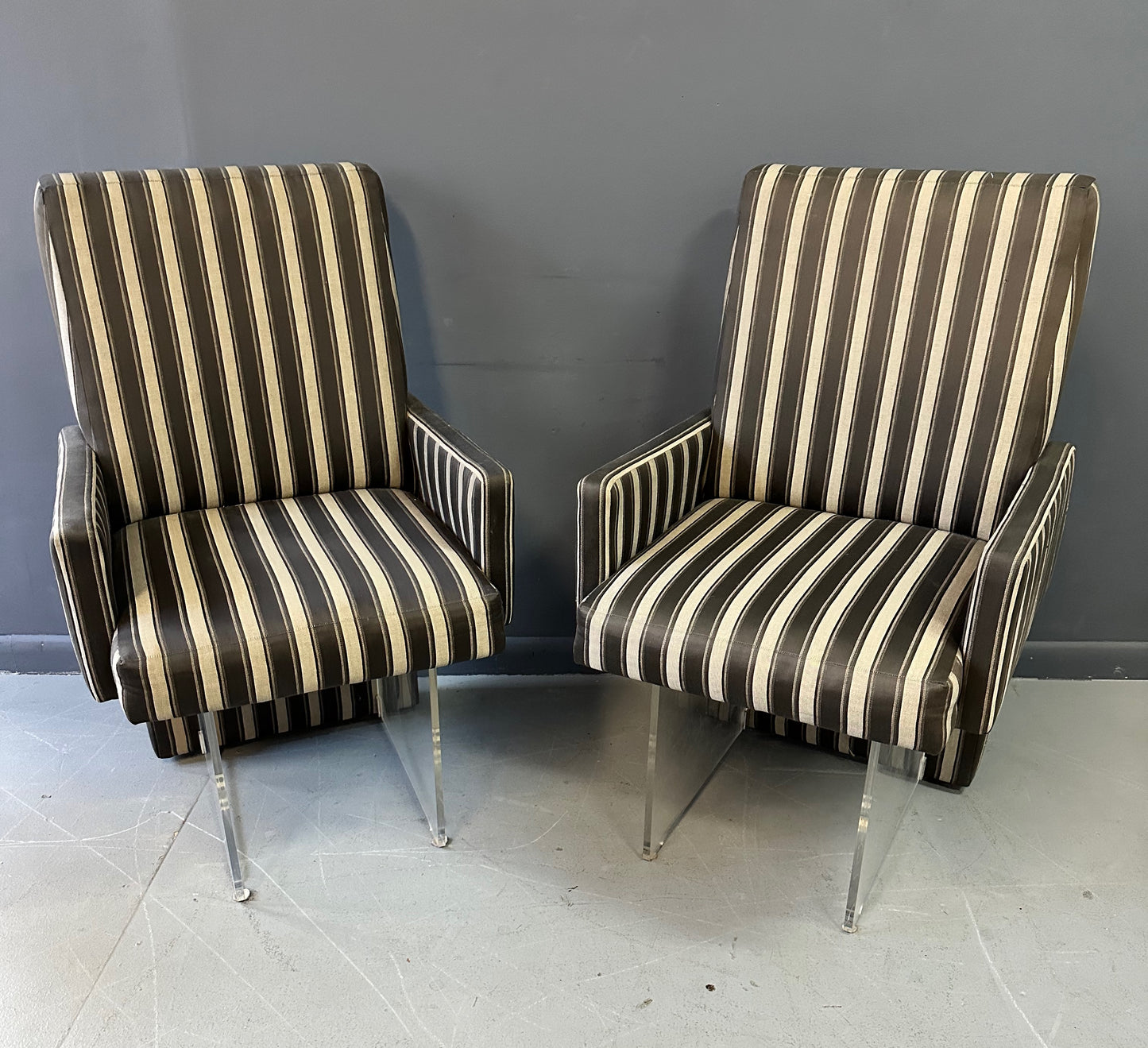 SOLD – Vladimir Kagan Pair of Clos Dining Chairs with Arms and Lucite Legs Mid Century