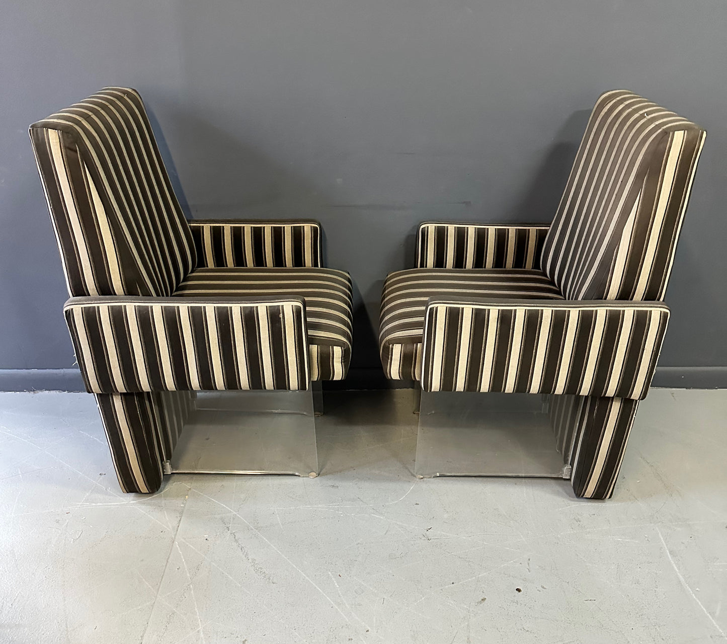 SOLD – Vladimir Kagan Pair of Clos Dining Chairs with Arms and Lucite Legs Mid Century