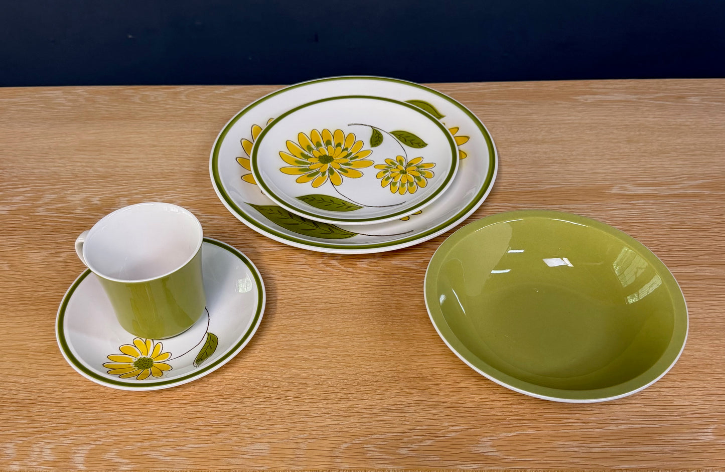 1970s Mikasa "Tampa" Dinnerware Set, 12 Place Settings, Avocado Green & Yellow