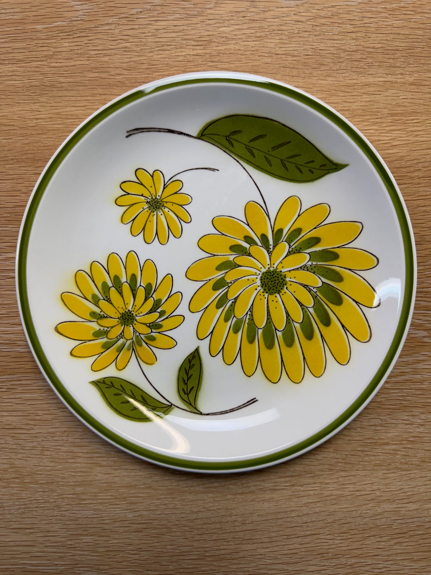 1970s Mikasa "Tampa" Dinnerware Set, 12 Place Settings, Avocado Green & Yellow