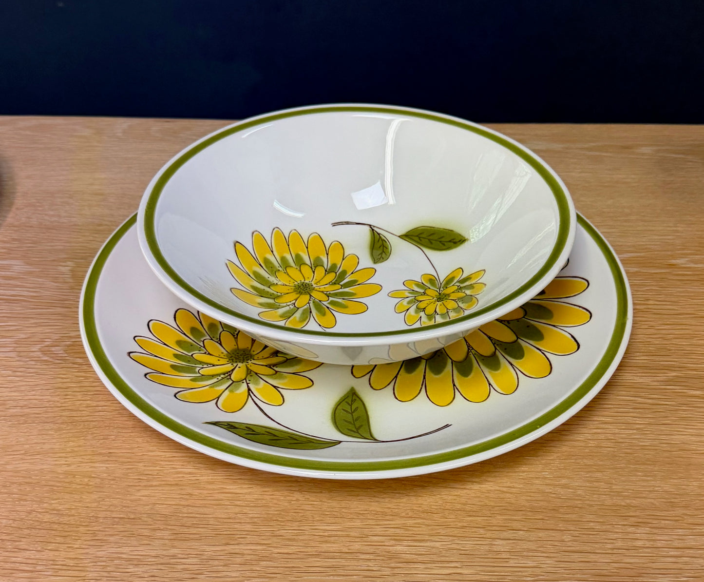 1970s Mikasa "Tampa" Dinnerware Set, 12 Place Settings, Avocado Green & Yellow