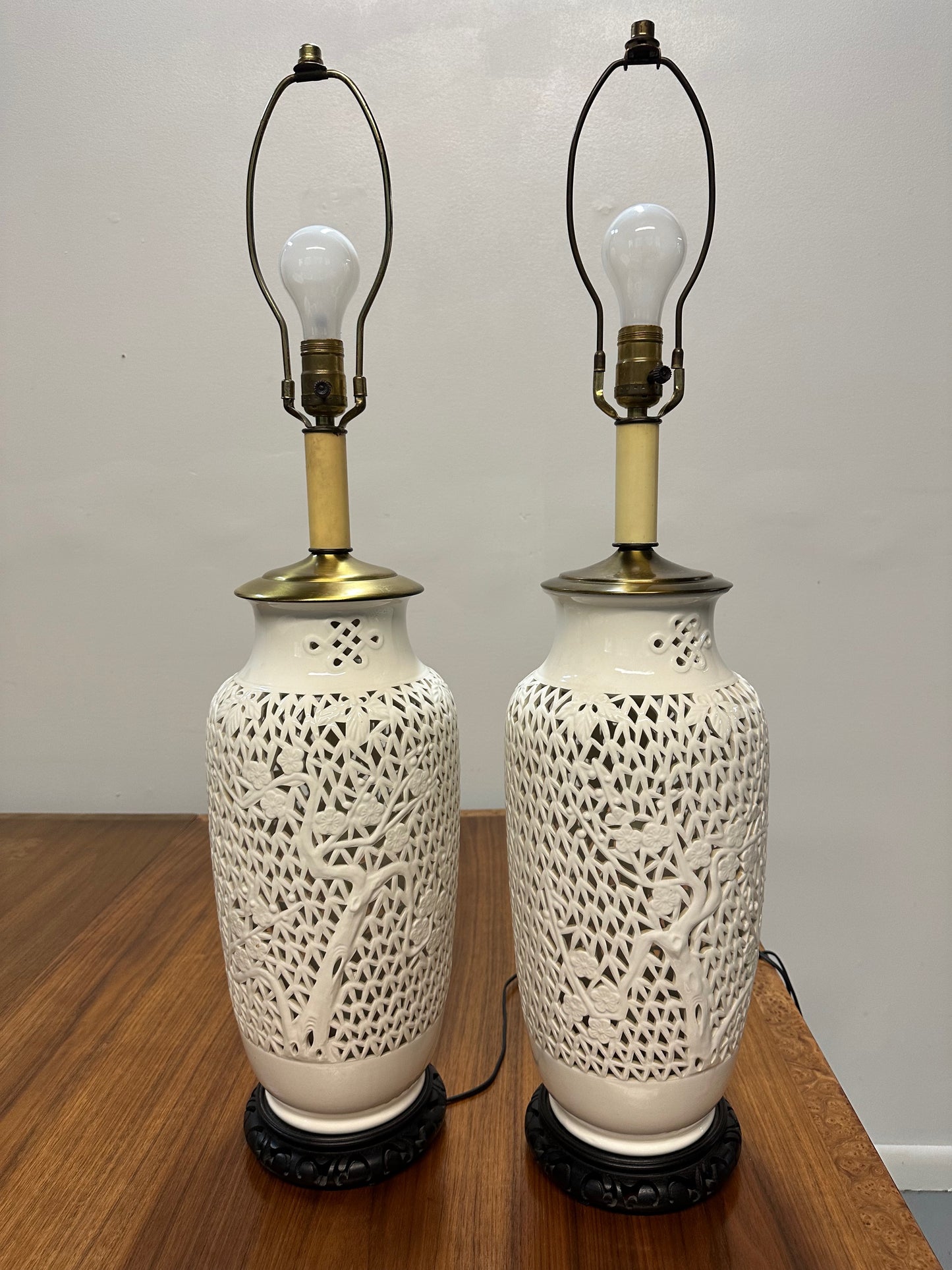 SOLD – 1960s Pair of Blanc De Chine Articulated table lamps