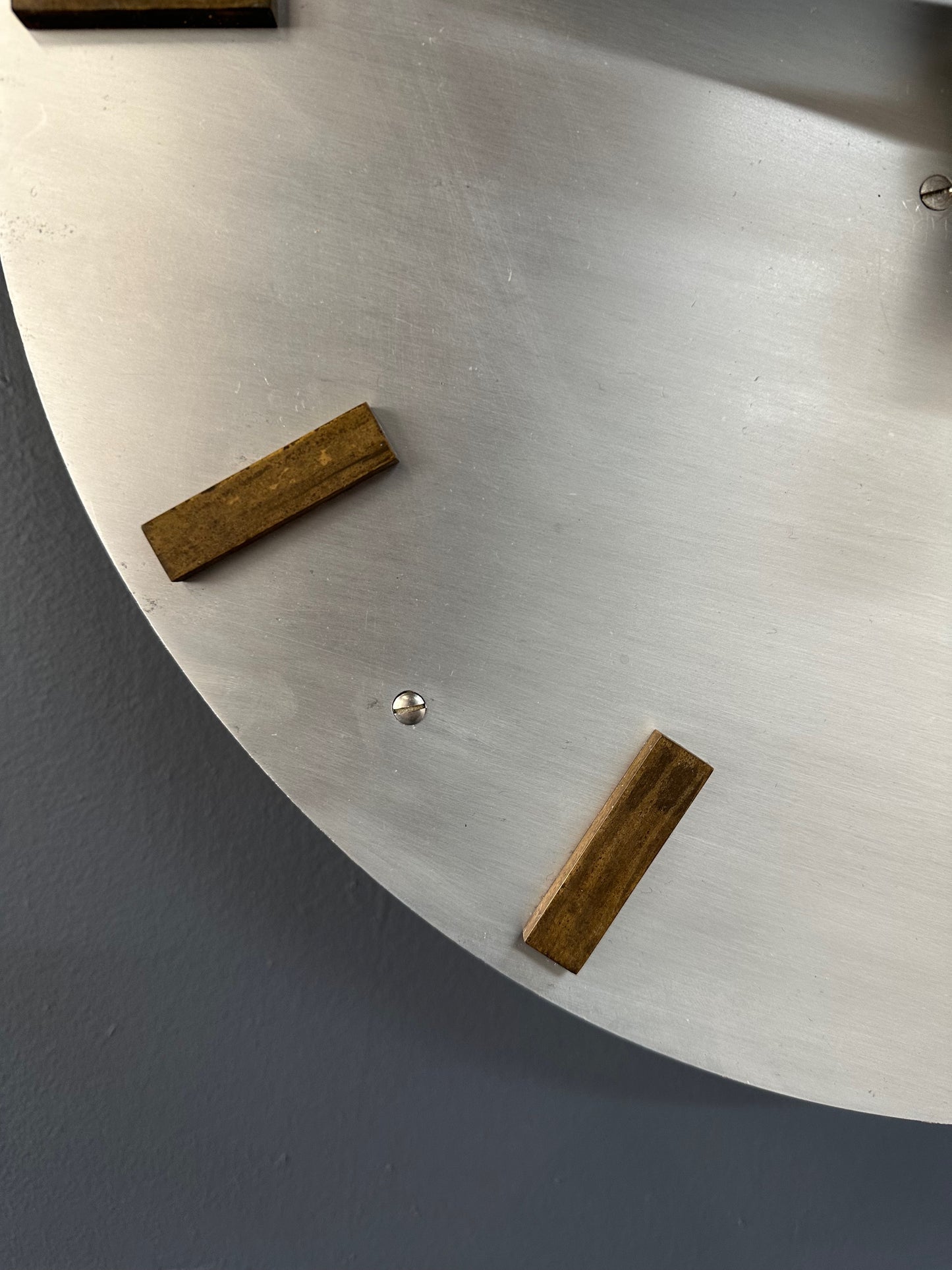 SOLD – Minimalist Mid Century Wall Clock in Brass and Aluminum