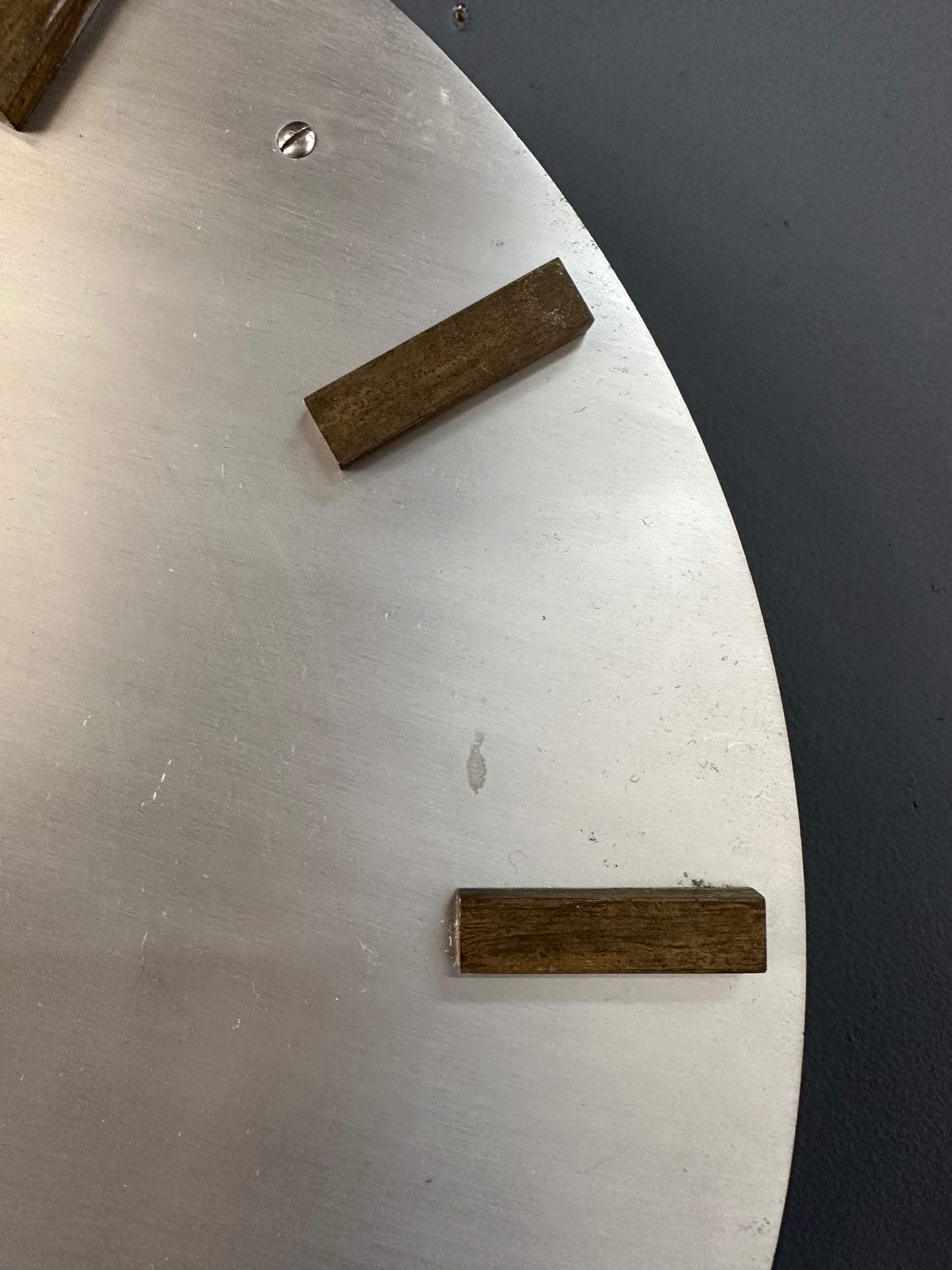 SOLD – Minimalist Mid Century Wall Clock in Brass and Aluminum