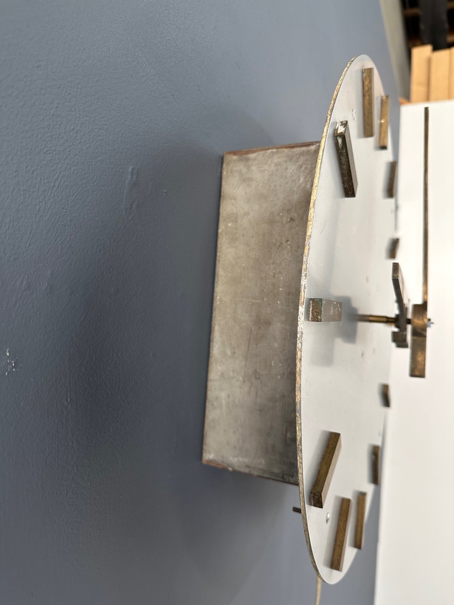 SOLD – Minimalist Mid Century Wall Clock in Brass and Aluminum