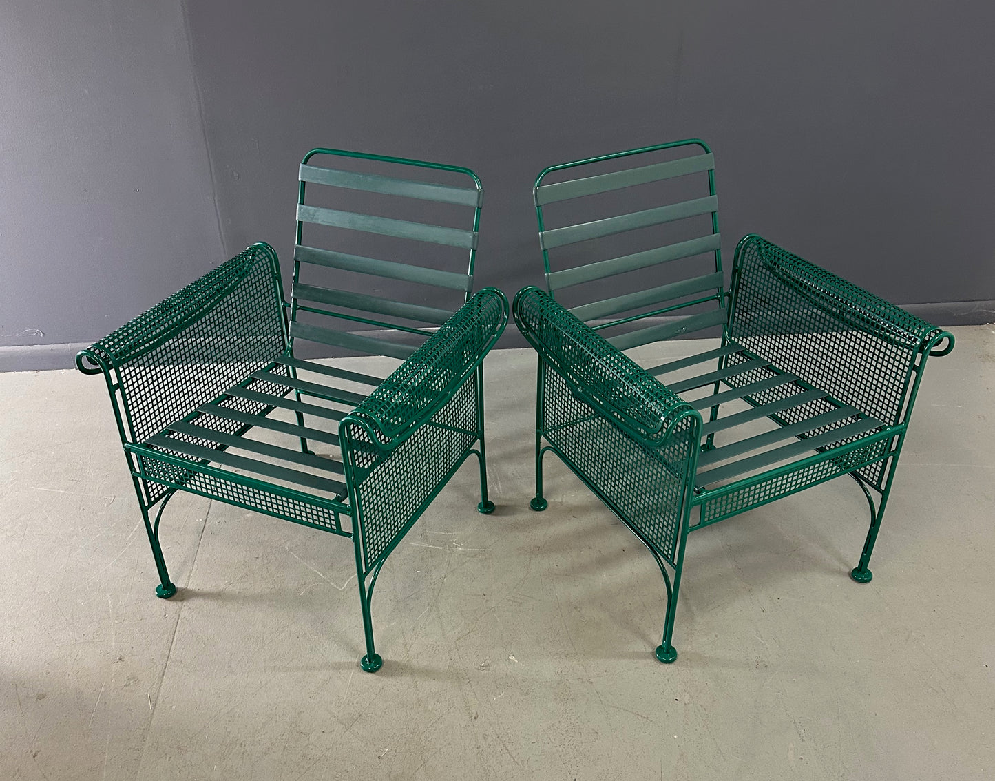 Pair of Vintage Green Metal Lounge Chairs by Woodard in the Style of Josef Hoffmann, Featuring Slatted Backs and Mesh Panels