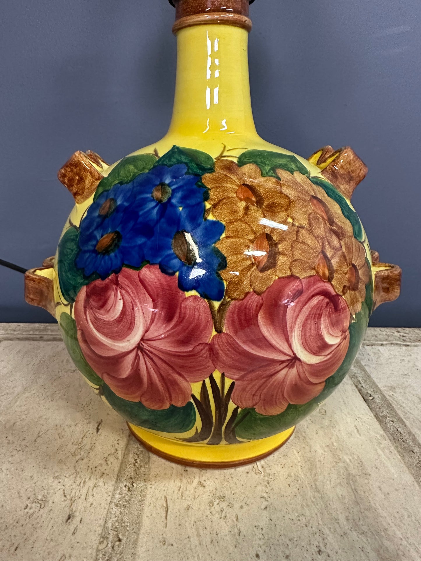 Cantagalli Renaissance Revival Majolica Table Lamp – Hand-Painted Yellow Ceramic Base with Vibrant Floral Design