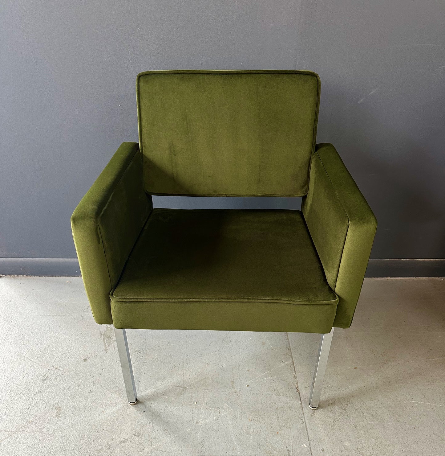 Mid Century Modern Green Velvet Armchair with Chrome Legs – Knoll Style Upholstered Lounge Chair
