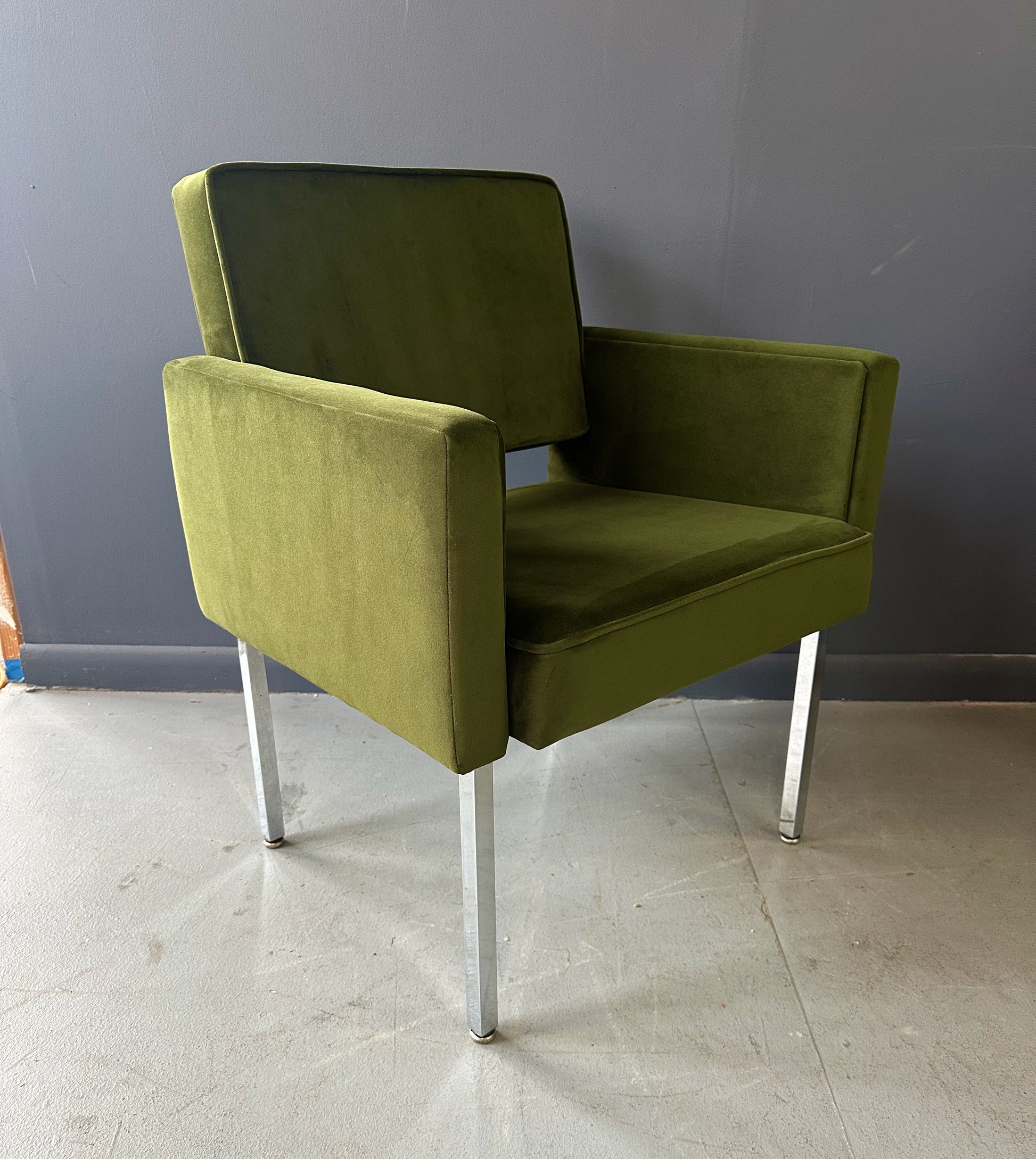 Mid Century Modern Green Velvet Armchair with Chrome Legs – Knoll Style Upholstered Lounge Chair