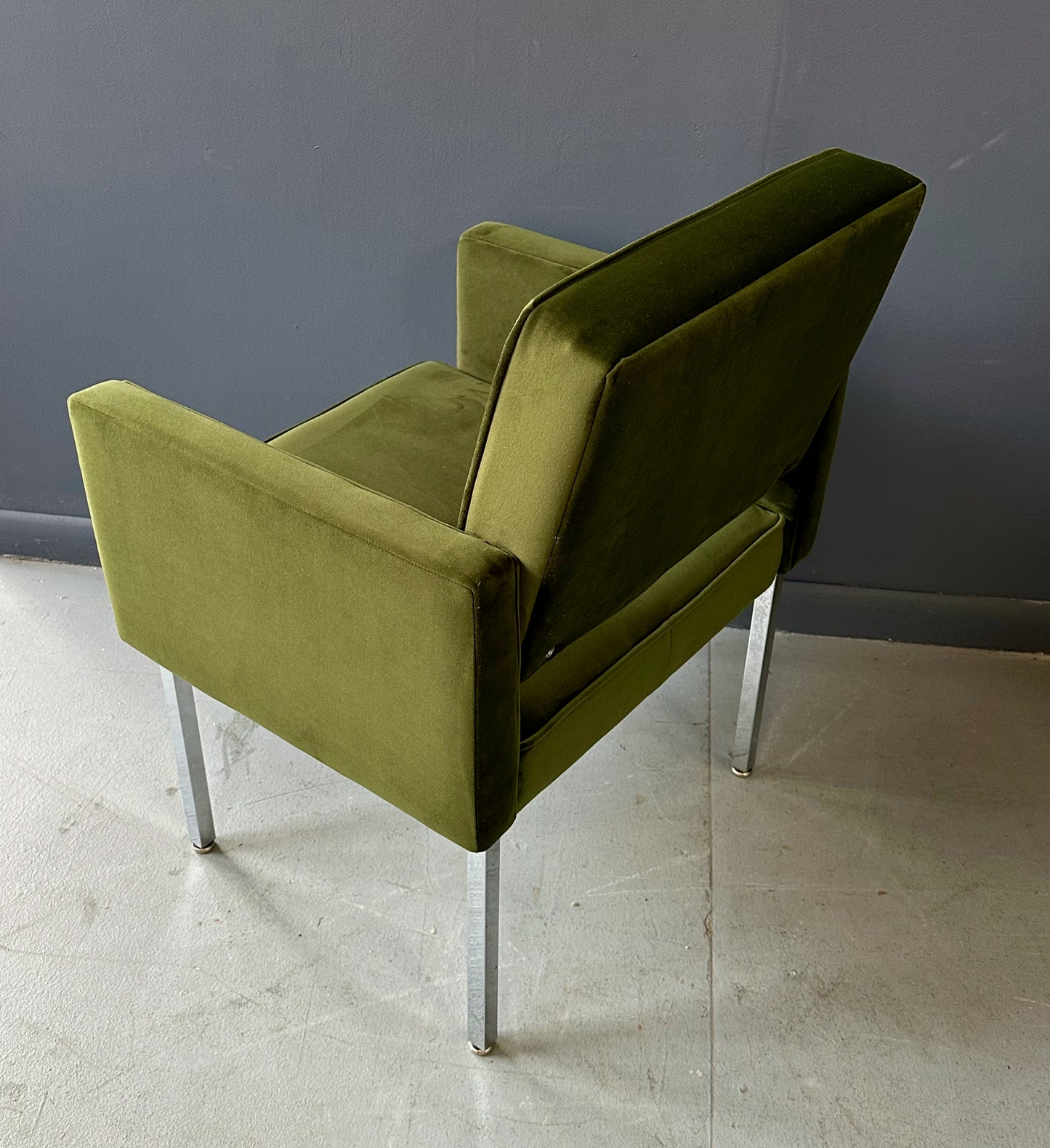 Mid Century Modern Green Velvet Armchair with Chrome Legs – Knoll Style Upholstered Lounge Chair
