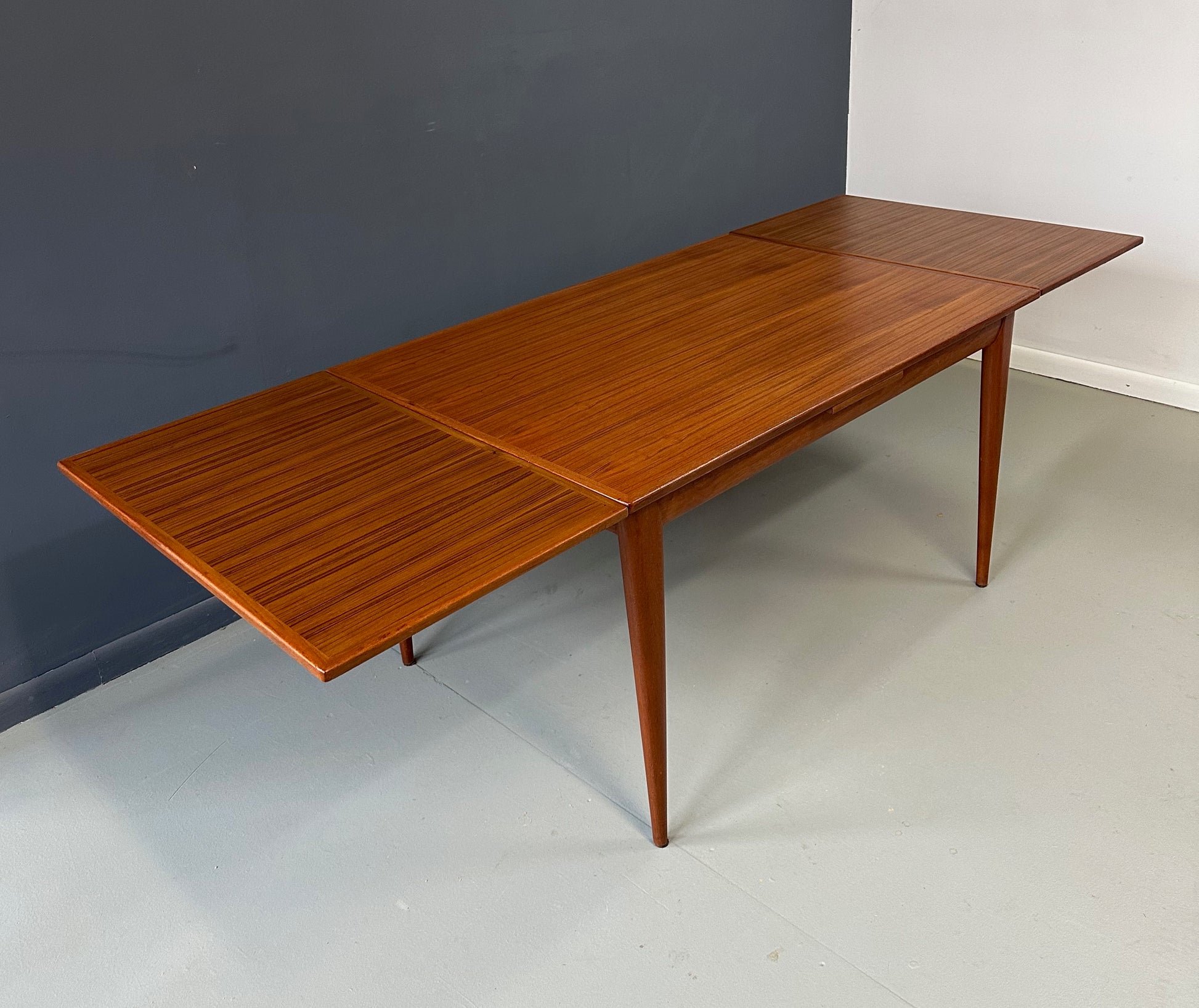 Mid-Century Modern Teak Dining Table – Vintage Scandinavian Design, Rectangular Table with Tapered Legs, Minimalist MCM Furniture