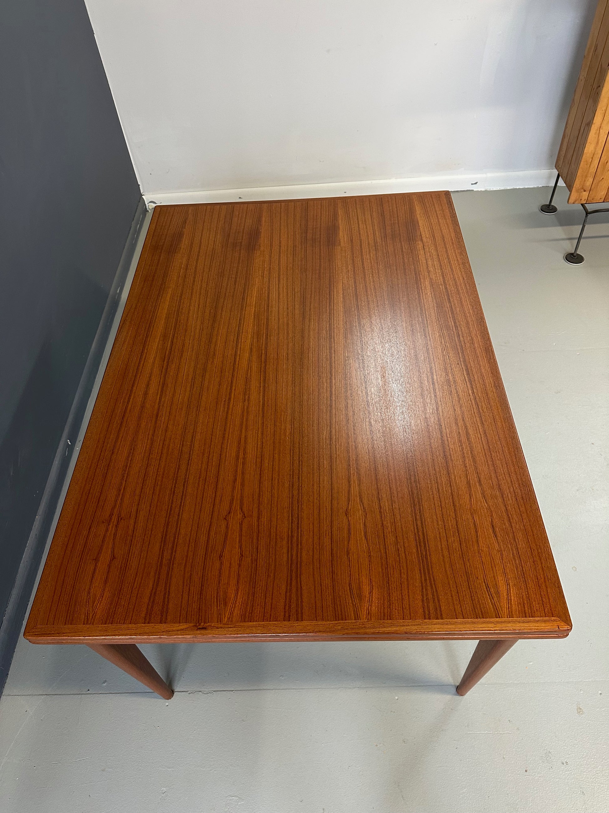 Mid-Century Modern Teak Dining Table – Vintage Scandinavian Design, Rectangular Table with Tapered Legs, Minimalist MCM Furniture