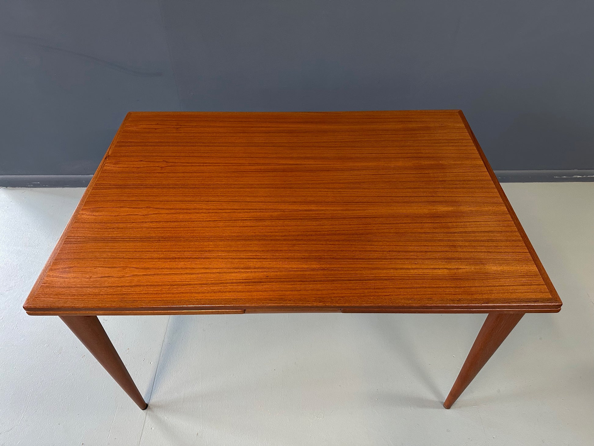 Mid-Century Modern Teak Dining Table – Vintage Scandinavian Design, Rectangular Table with Tapered Legs, Minimalist MCM Furniture