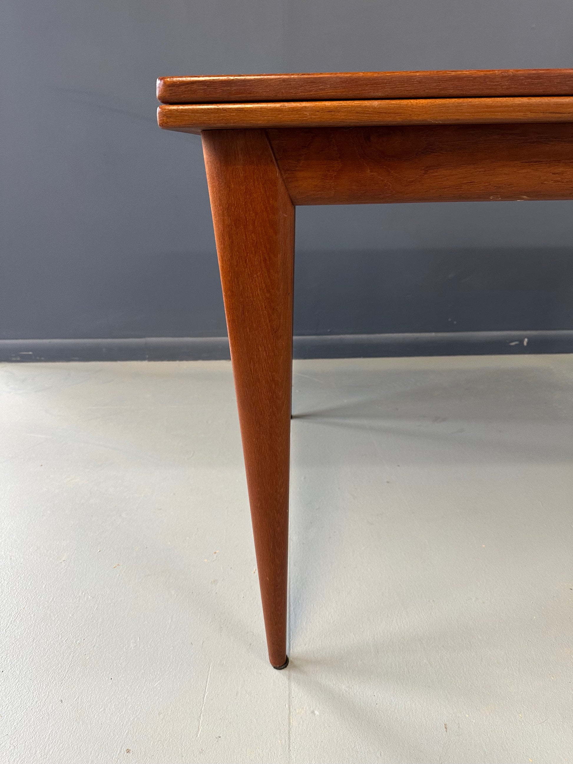 Mid-Century Modern Teak Dining Table – Vintage Scandinavian Design, Rectangular Table with Tapered Legs, Minimalist MCM Furniture