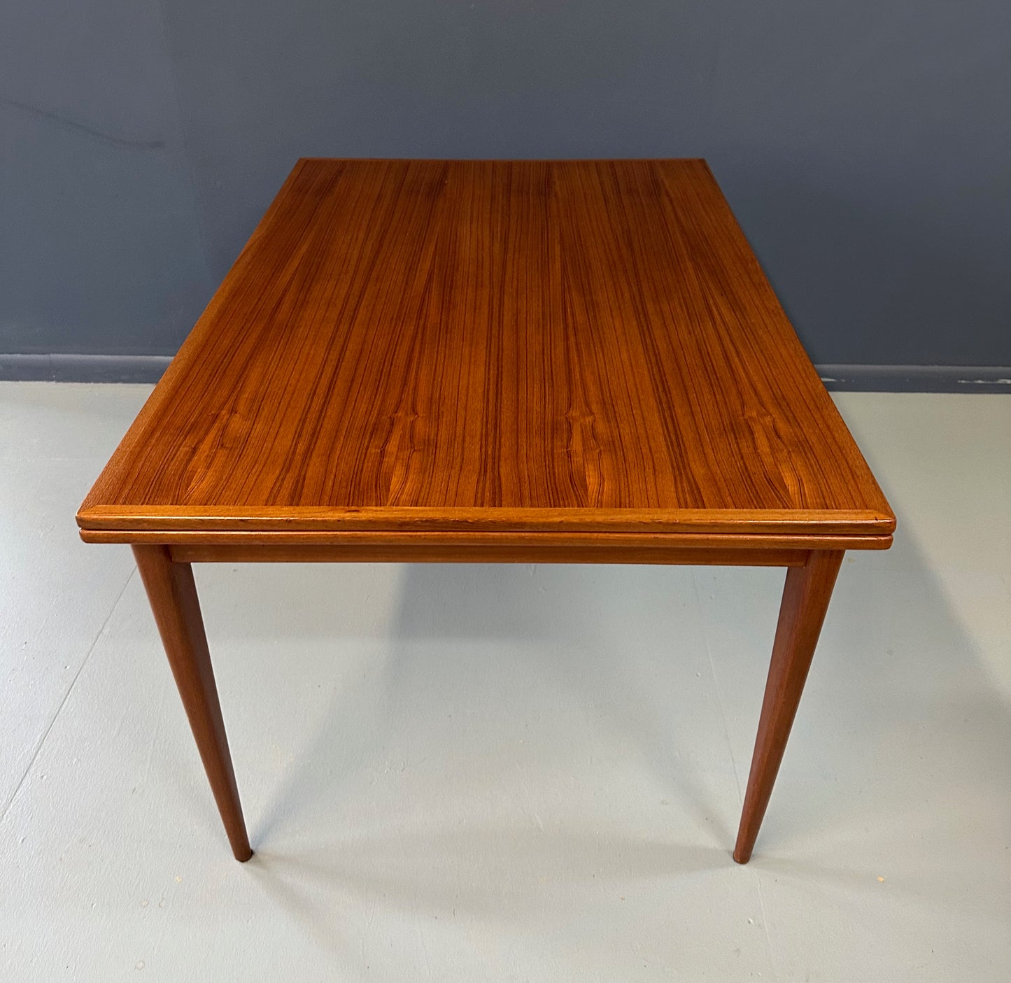 Mid-Century Modern Teak Dining Table – Vintage Scandinavian Design, Rectangular Table with Tapered Legs, Minimalist MCM Furniture