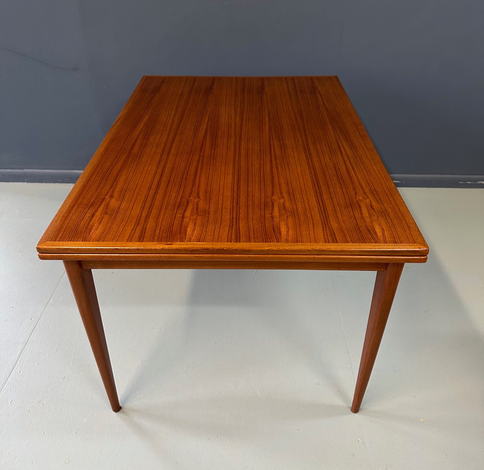 Mid-Century Modern Teak Dining Table – Vintage Scandinavian Design, Rectangular Table with Tapered Legs, Minimalist MCM Furniture