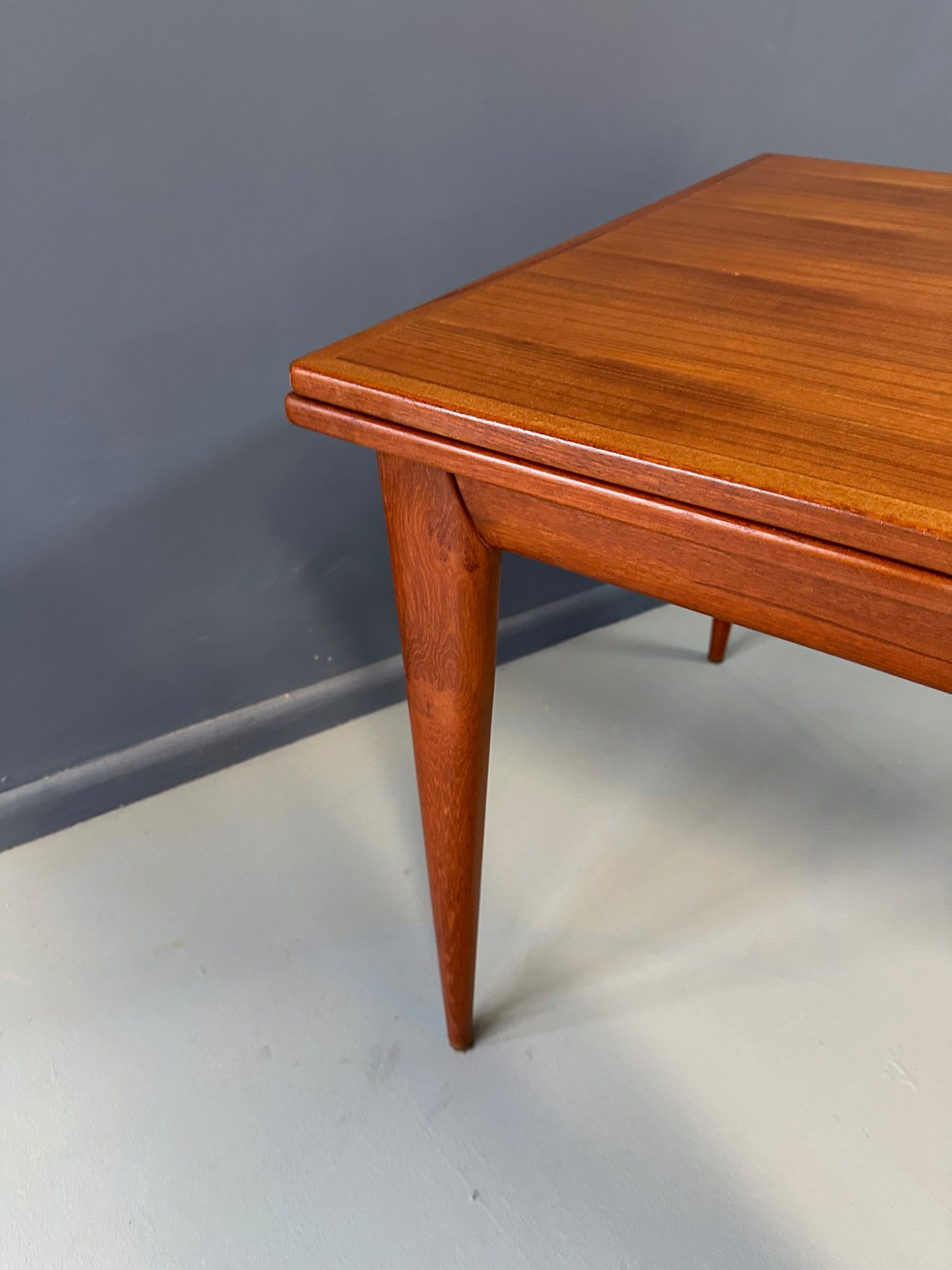 Mid-Century Modern Teak Dining Table – Vintage Scandinavian Design, Rectangular Table with Tapered Legs, Minimalist MCM Furniture
