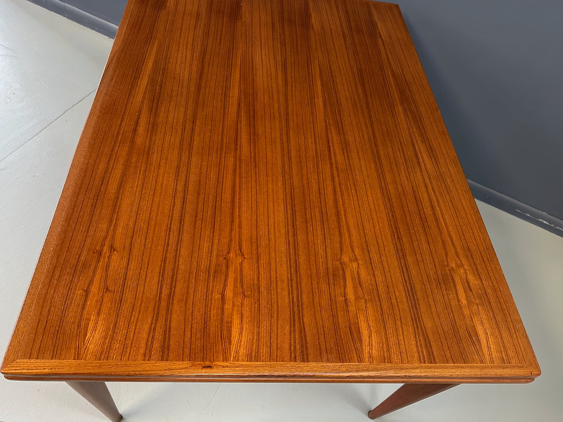 Mid-Century Modern Teak Dining Table – Vintage Scandinavian Design, Rectangular Table with Tapered Legs, Minimalist MCM Furniture