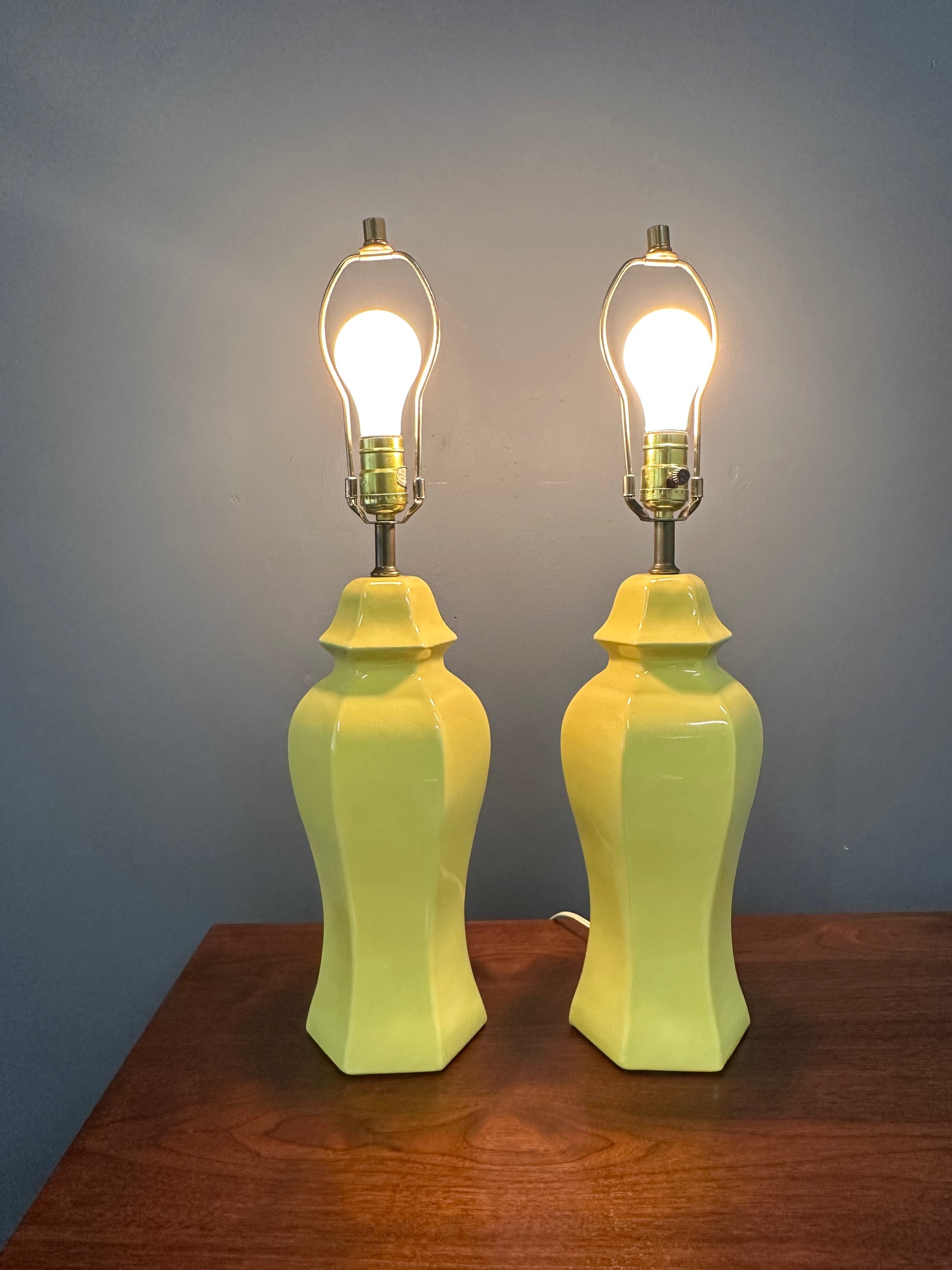 1970s yellow Chinoiserie lamps, Mid-Century modern ceramic lighting pair