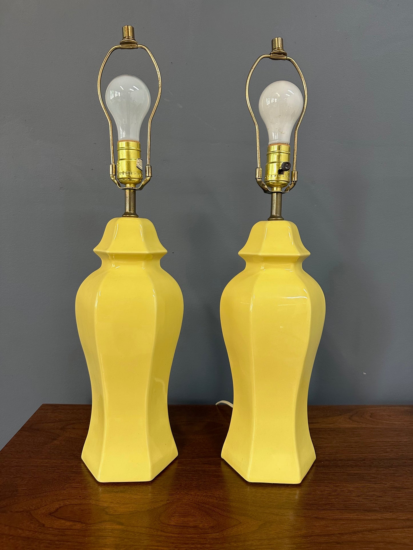1970s yellow Chinoiserie lamps, Mid-Century modern ceramic lighting pair