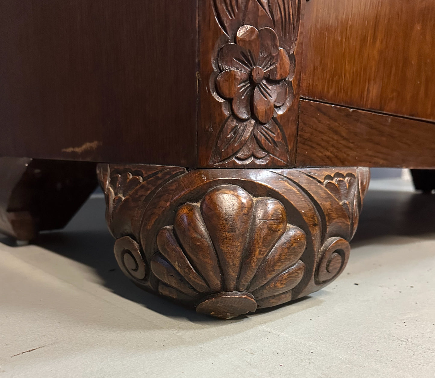 1920s Art Nouveau English Carved Sideboard in Oak