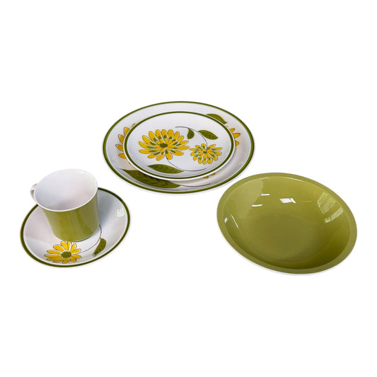 1970s Mikasa "Tampa" Dinnerware Set, 12 Place Settings, Avocado Green & Yellow