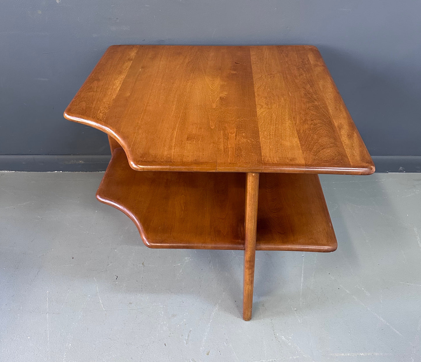 SOLD – Mid-Century Modern Corner Table by Russel Wright for Conant Ball