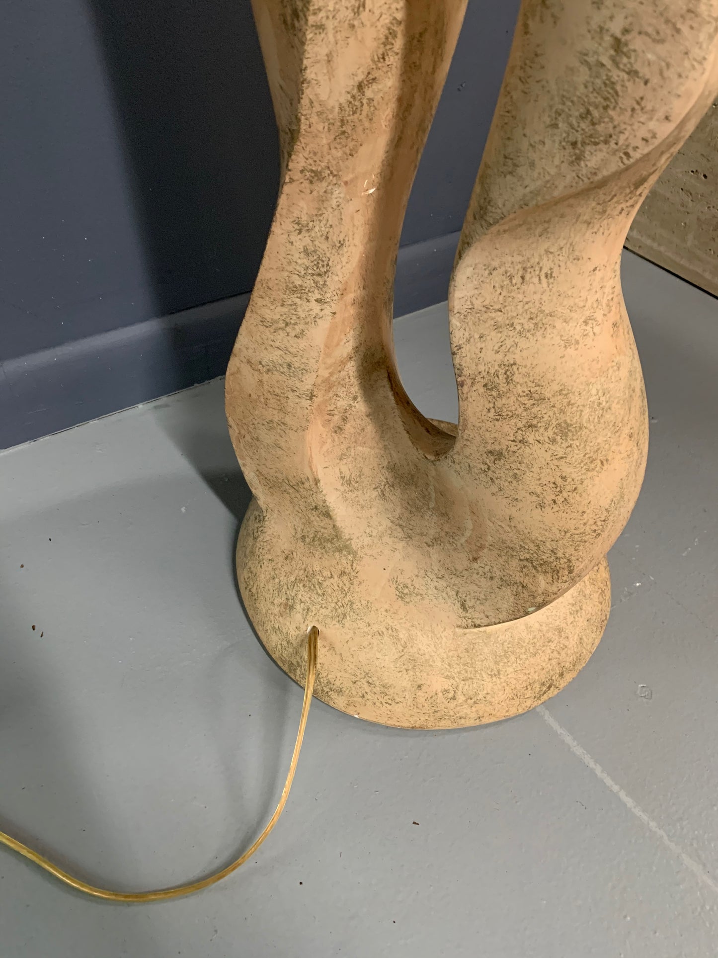 SOLD – 1980s Post Modern Plaster Floor lamp in a Free Form Ribbon Motif